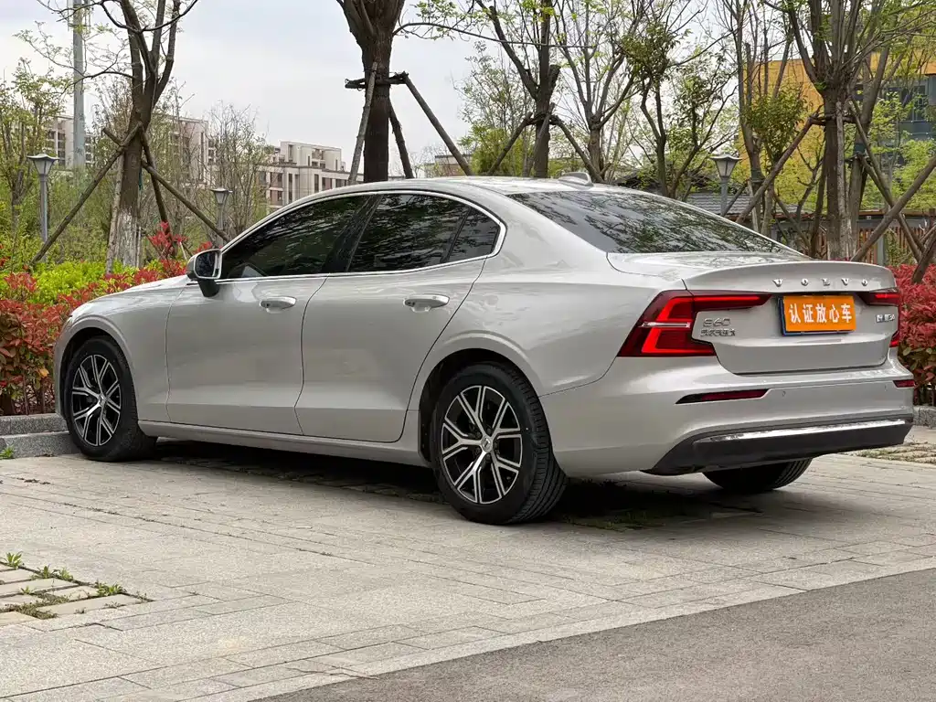 Volvo S60 2023 B4 Luxury