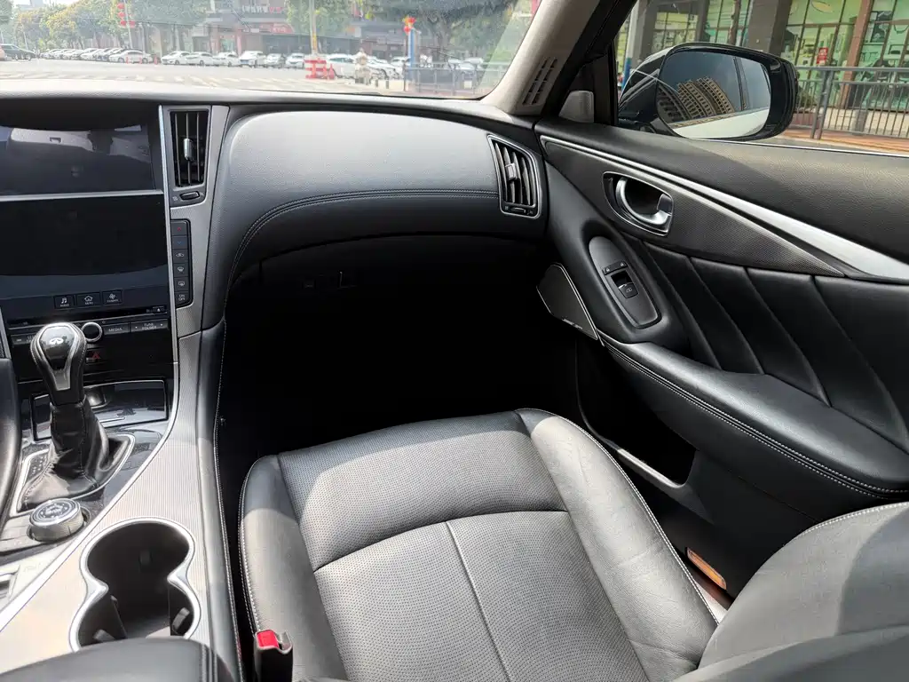 INFINITI Q50L