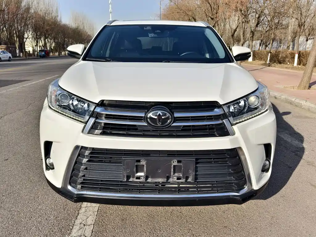 TOYOTA HIGHLANDER