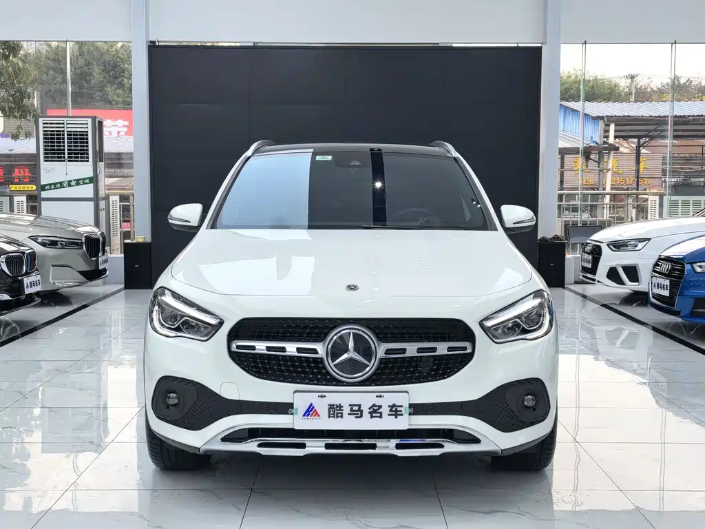MERCEDES-BENZ GLA