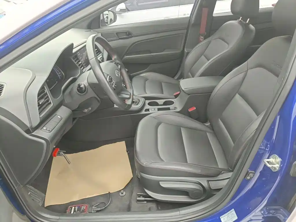 Hyundai Elantra — миниатюра 15