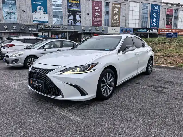 LEXUS  ES 2020