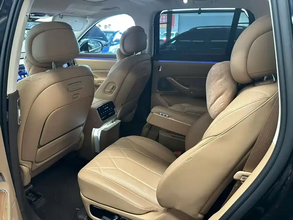Aito M8 2025 Ultra 53.4kWh 6 мест (192 )