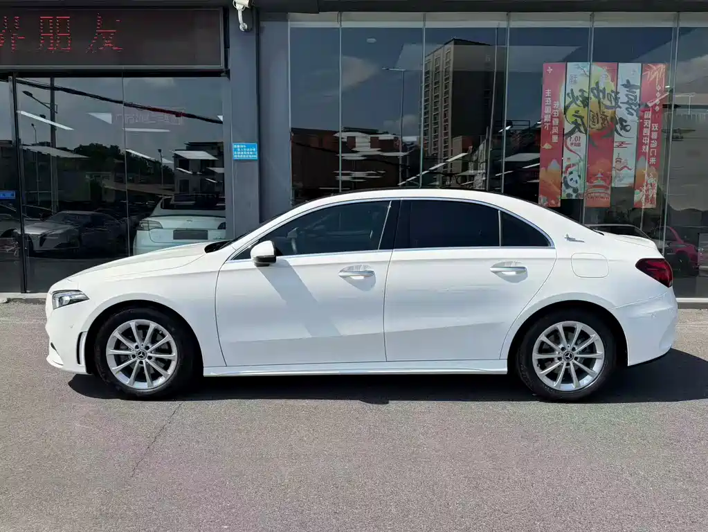 Mercedes-Benz A-Class — миниатюра 7