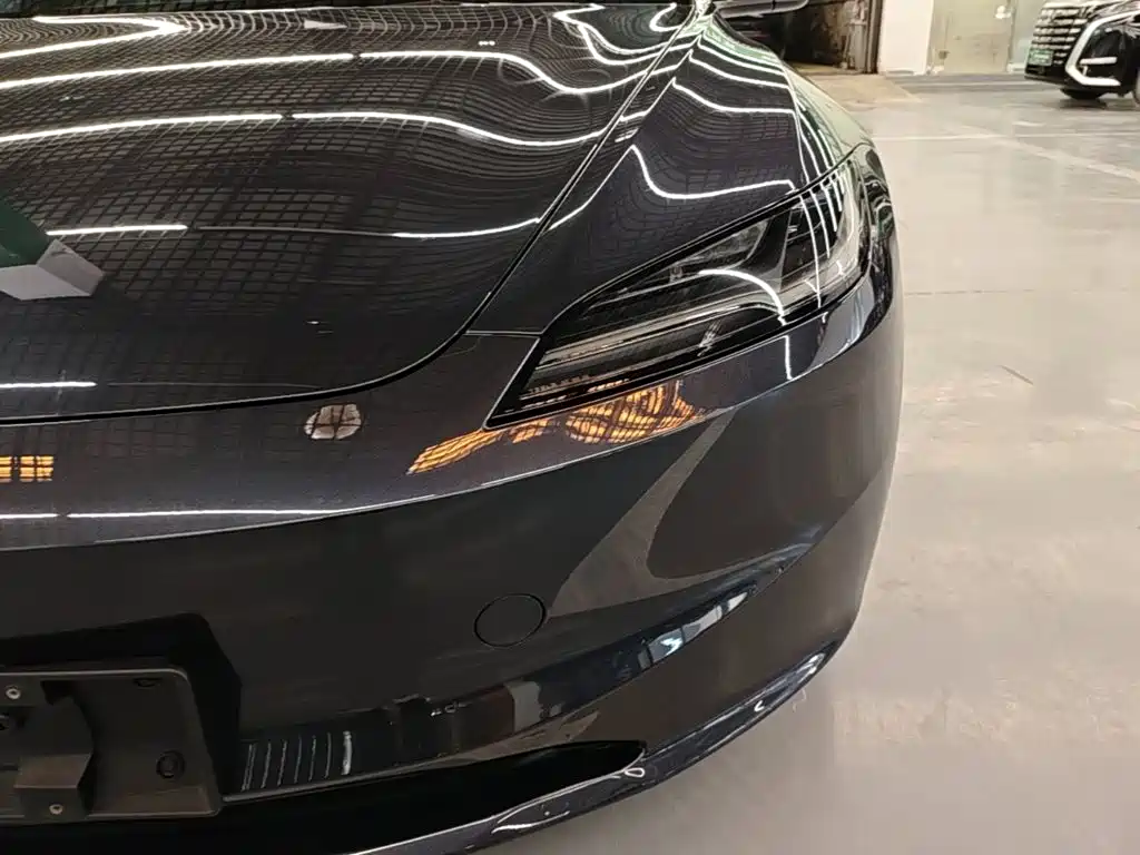 Tesla Model 3 — миниатюра 24