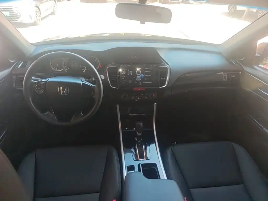 Honda Accord — миниатюра 10