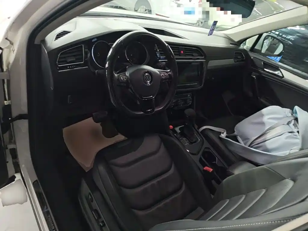Volkswagen Tiguan L — миниатюра 10