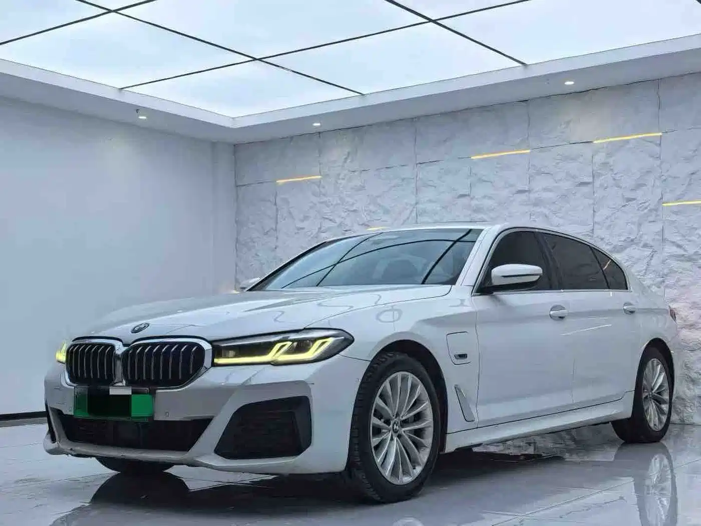 BMW 5 series 2022 Белый из Китая