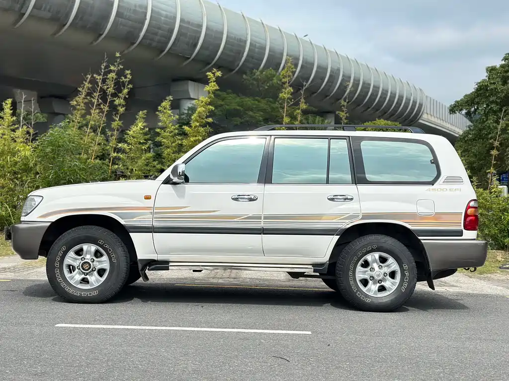 Toyota Land Cruiser LC100 2003 4.5L MT