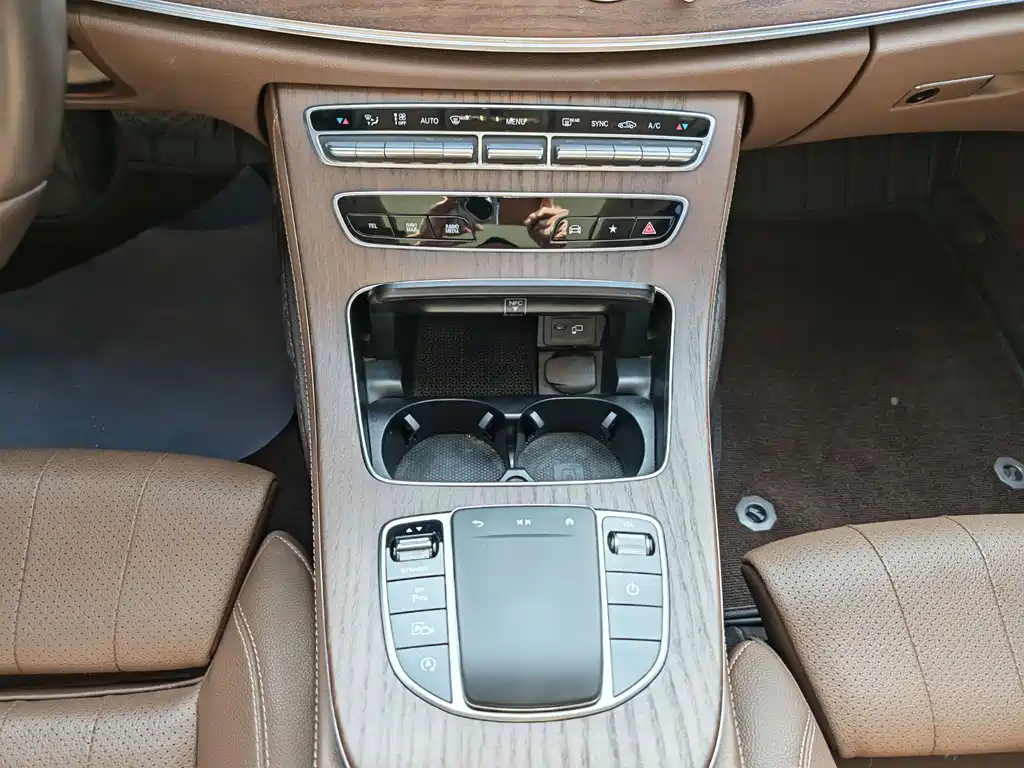 Mercedes-Benz E-Class — миниатюра 12