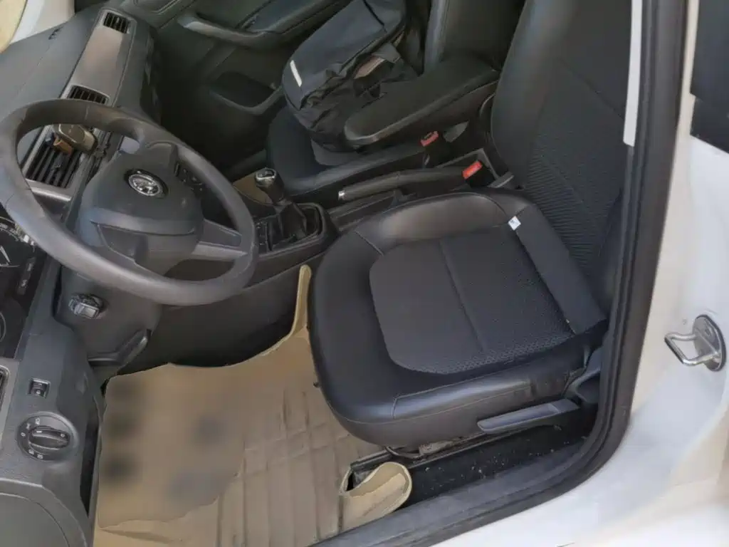 Skoda Rapid Spaceback — миниатюра 15