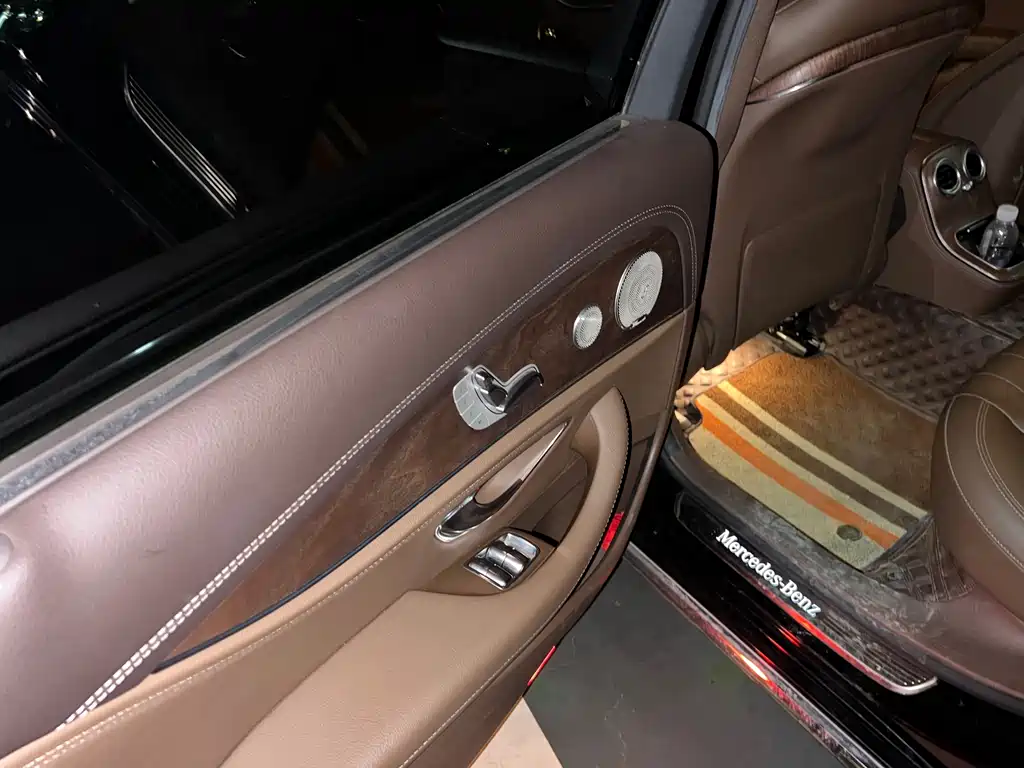 Mercedes-Benz E-Class — миниатюра 6