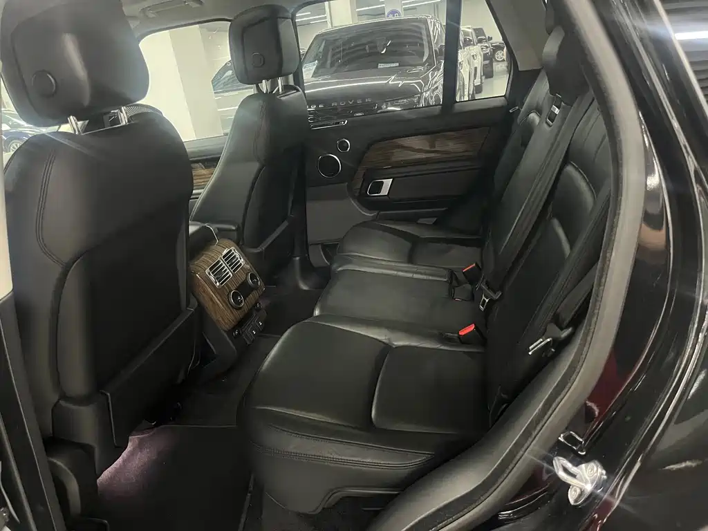 Land Rover Range Rover — миниатюра 8