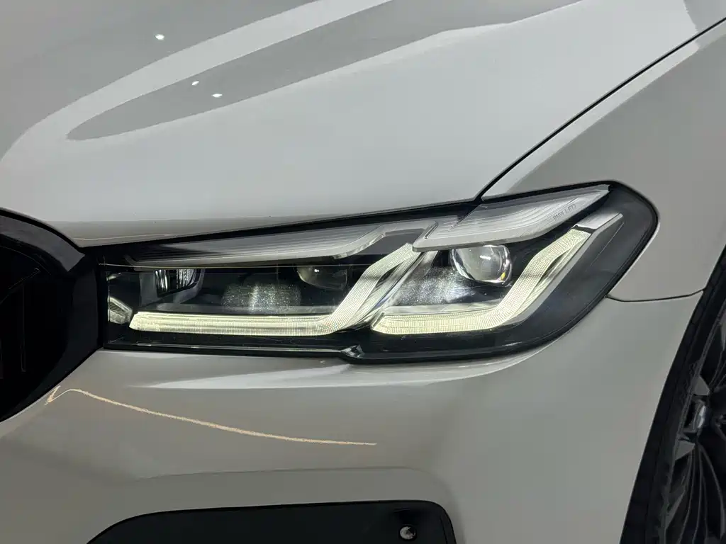 BMW 5 Series New Energy — миниатюра 4