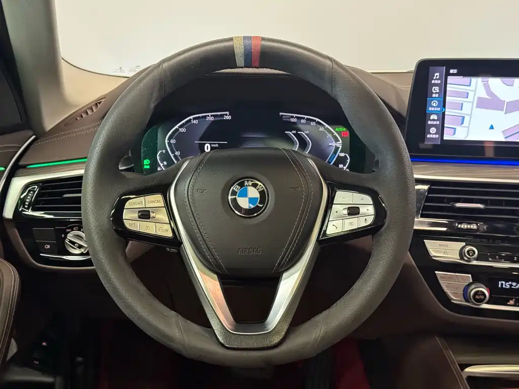 BMW 5 Series New Energy — миниатюра 9