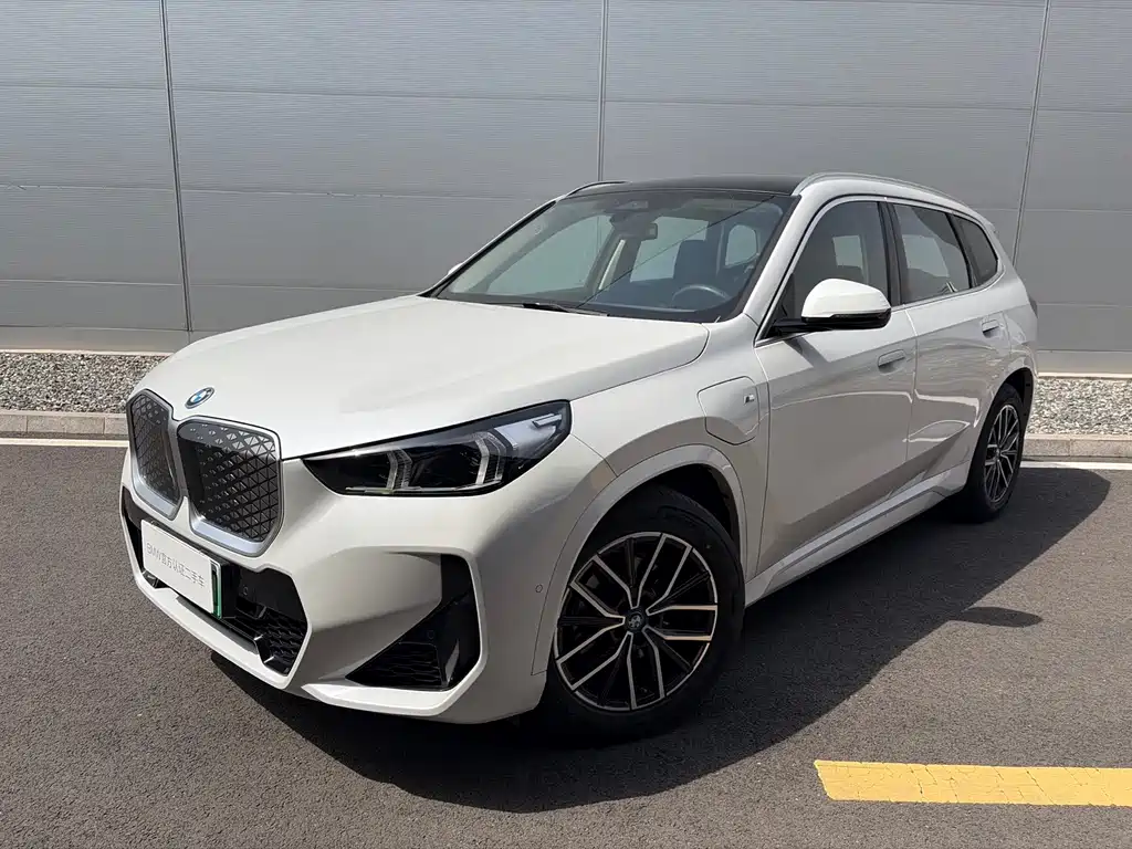 BMW iX1 2025