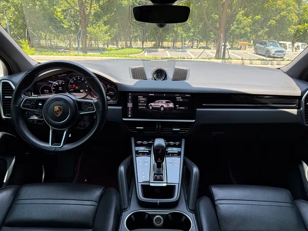Porsche Cayenne — миниатюра 5