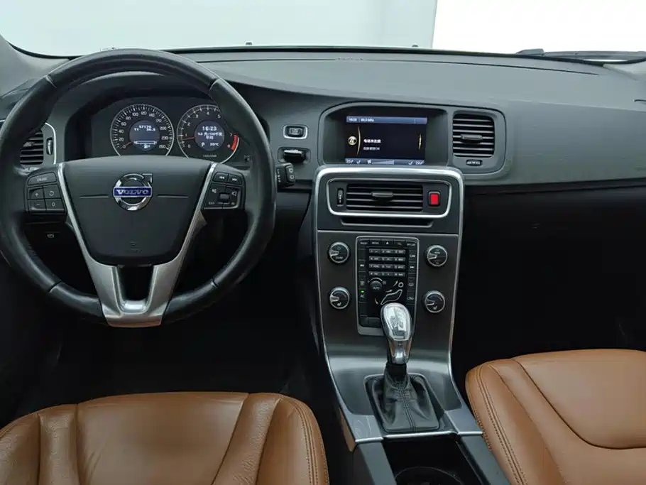 Volvo V60 — миниатюра 12