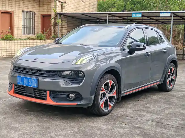 2019 Lynk & Co 02