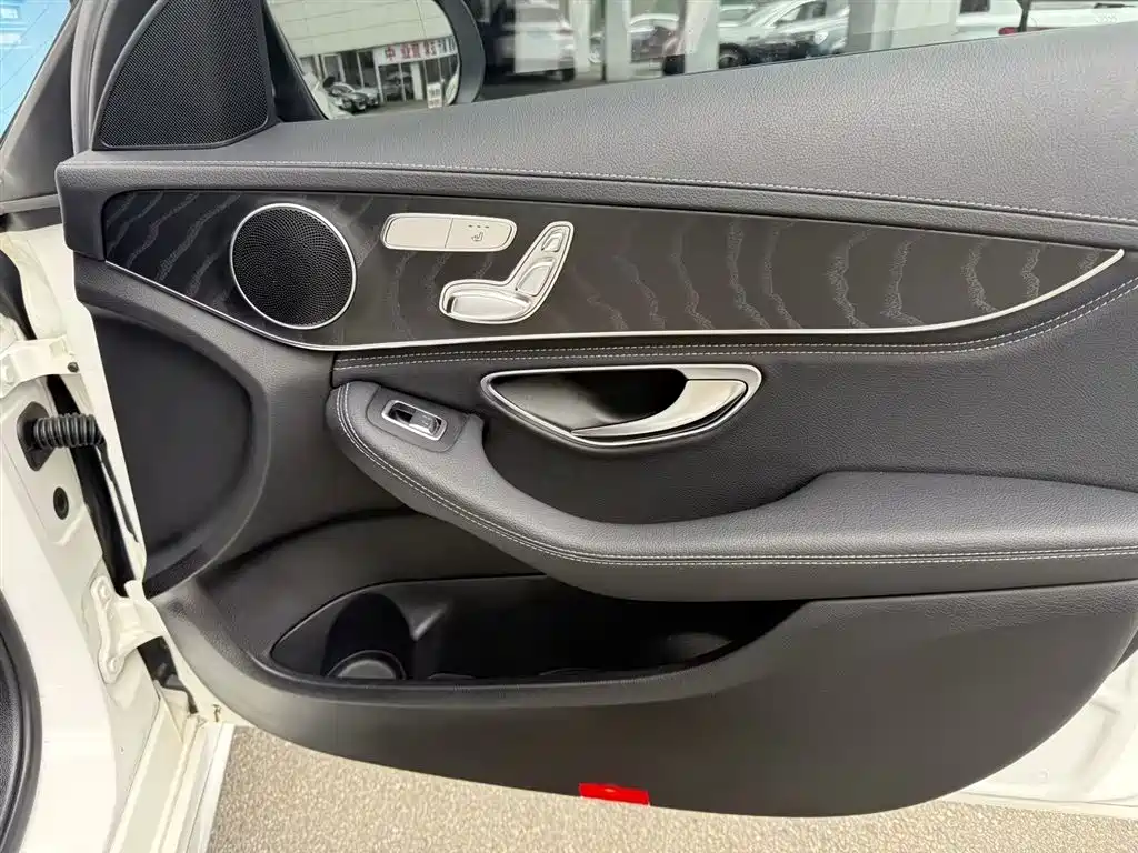 Mercedes-Benz C-Class — миниатюра 18