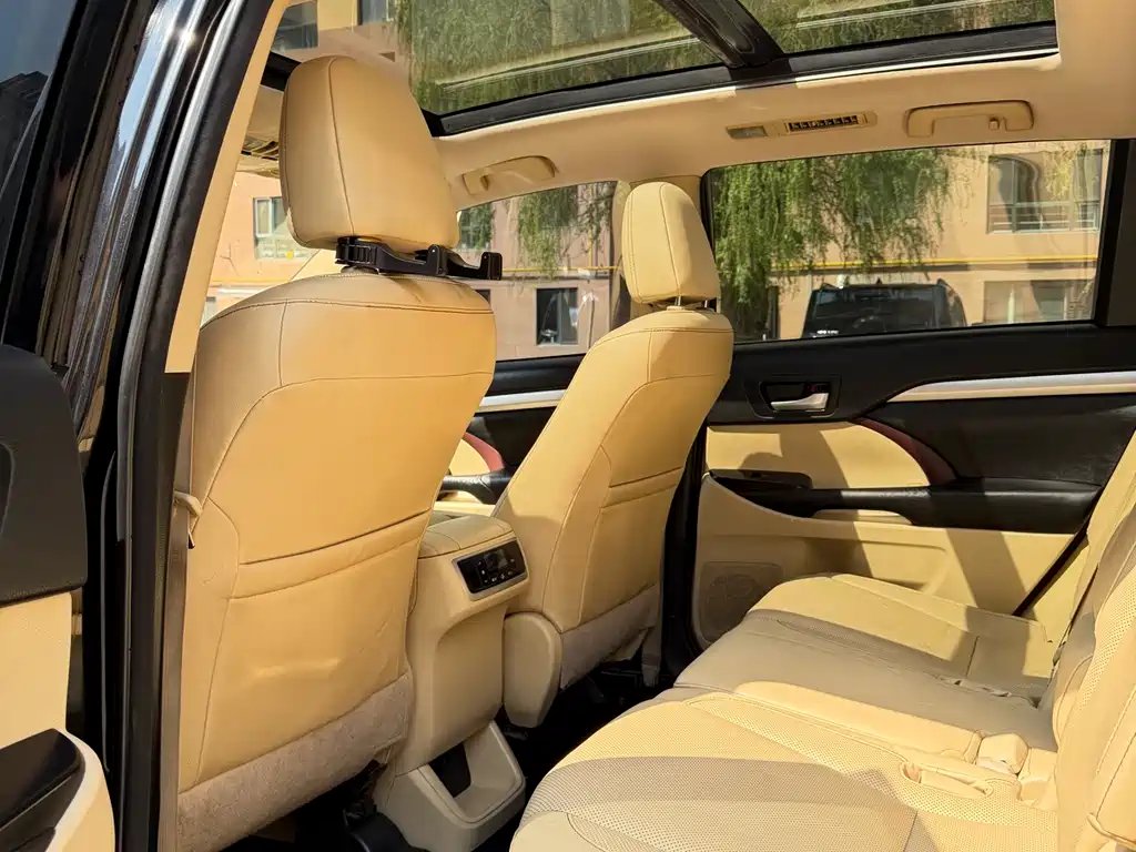 Toyota Highlander 2015 2.0T Luxury 7 мест