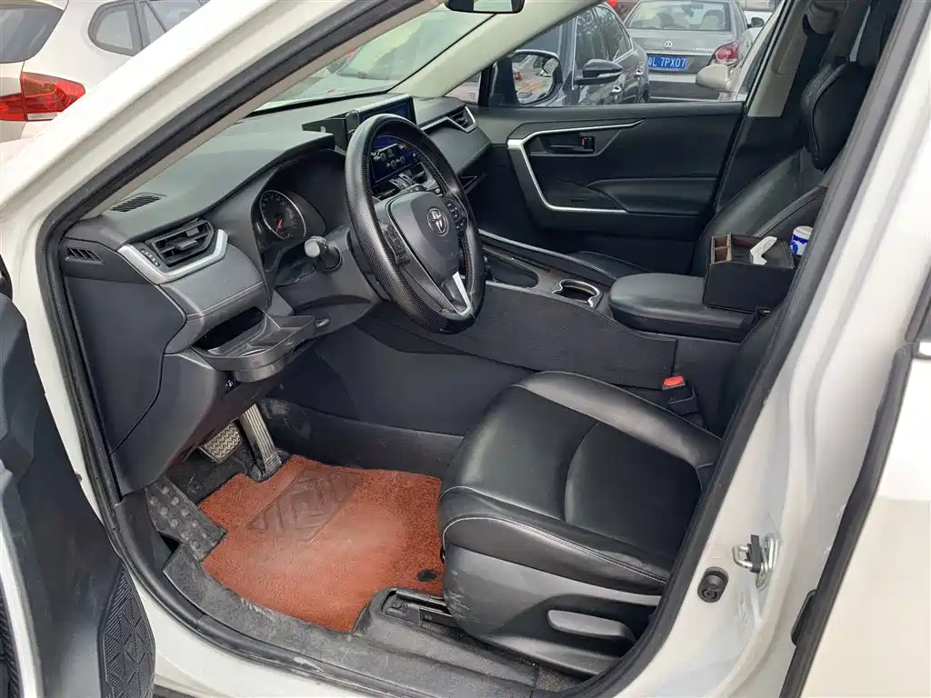 Toyota RAV4 — миниатюра 4