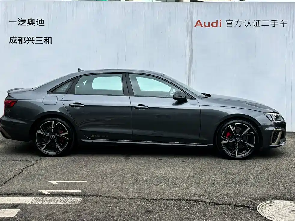 Audi A4L 2024 40 TFSI quattro RS