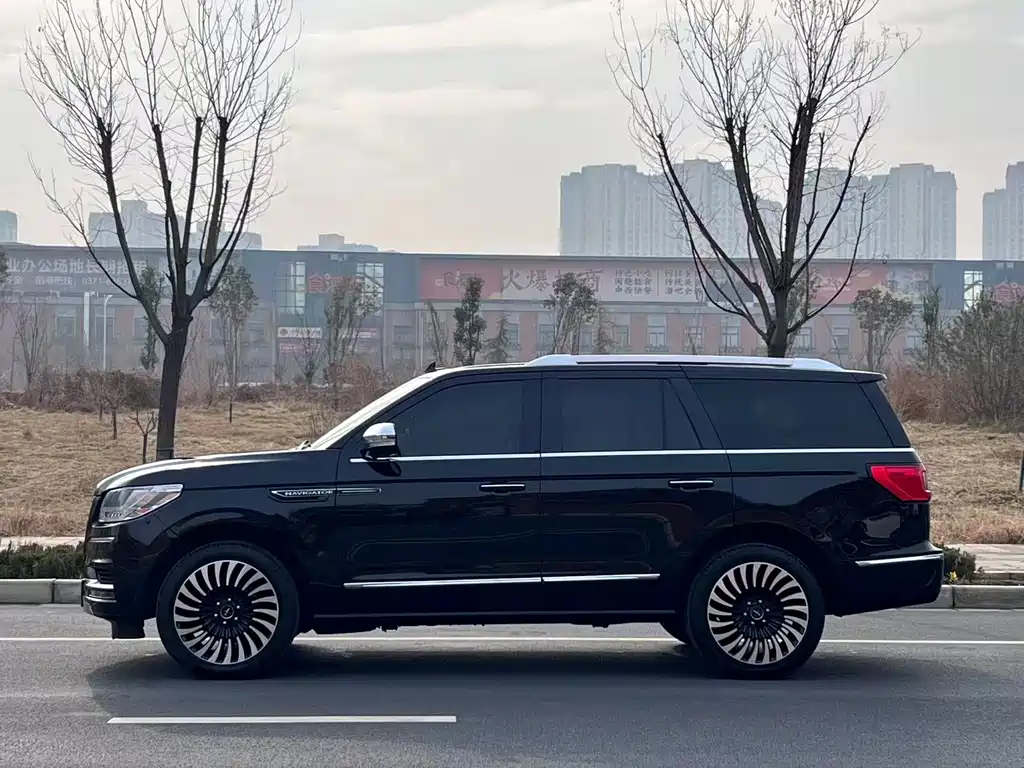 LINCOLN NAVIGATOR
