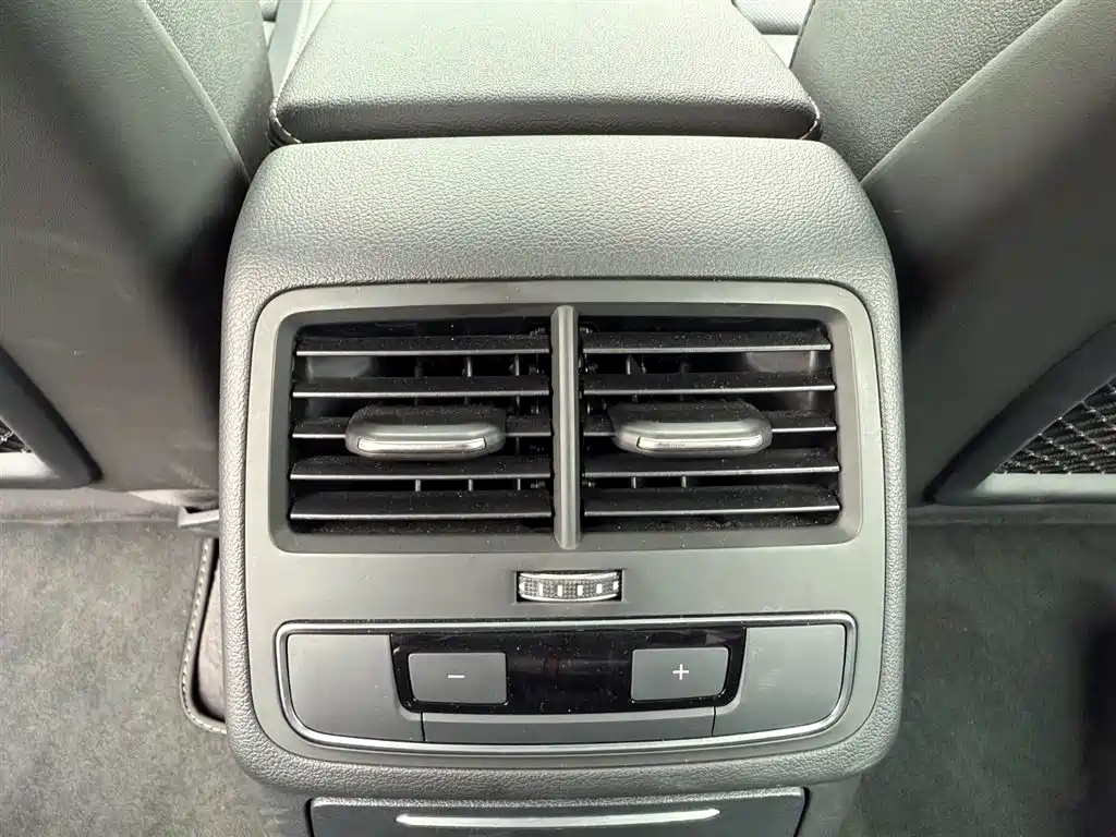 Audi A4L 2024 40 TFSI quattro RS