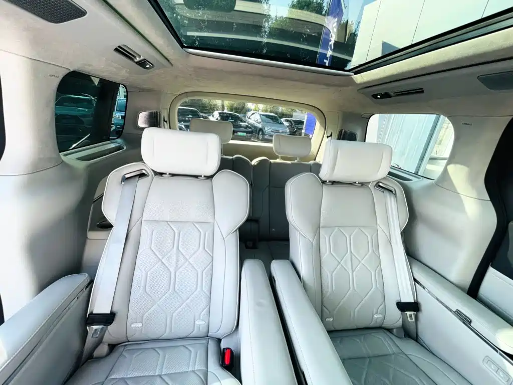Volvo EM90 — миниатюра 14