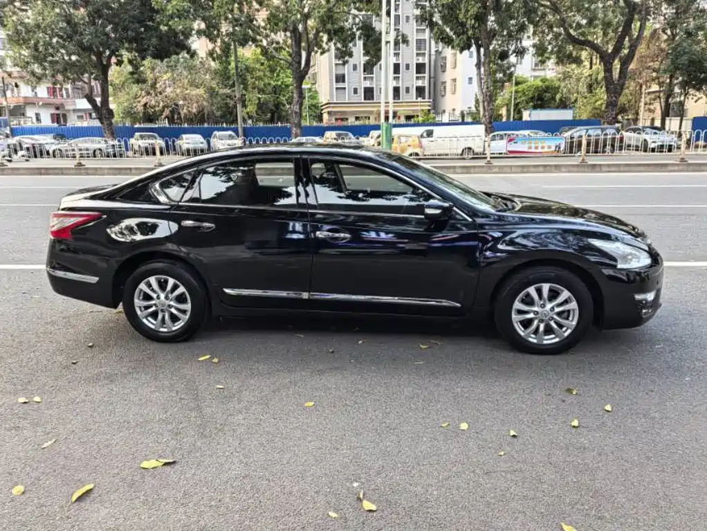 Nissan Altima 2013 2.5L XL-UpperNAVI Tech Luxury