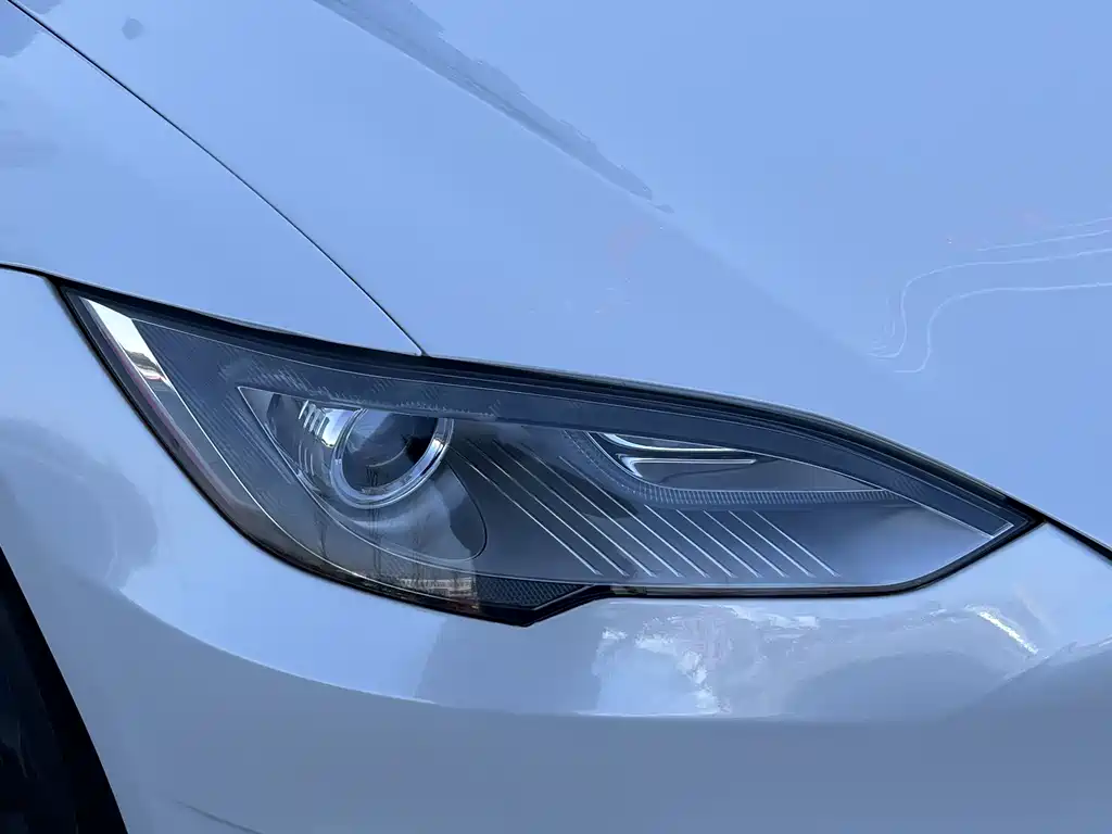 Tesla Model S 2015 Model S P85D