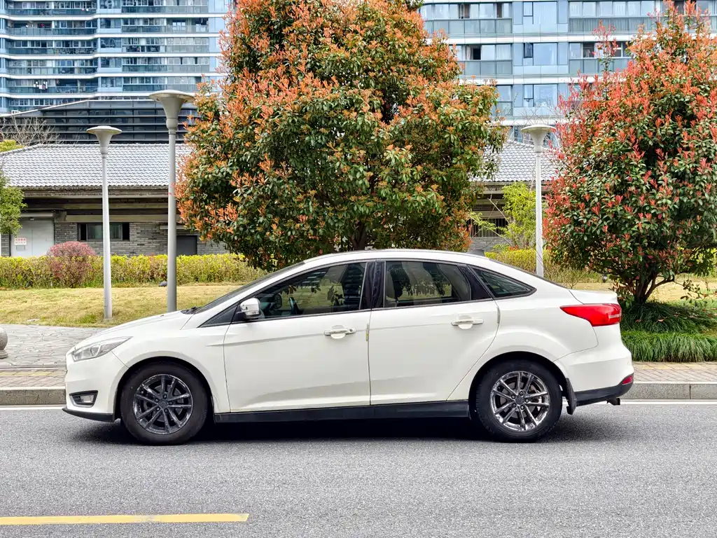 Ford Focus Sedan EcoBoost 125 Auto Super Elegant Type, фото 4