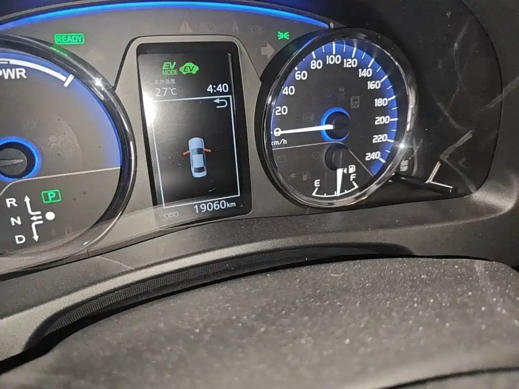 Toyota Corolla Hybrid — миниатюра 13