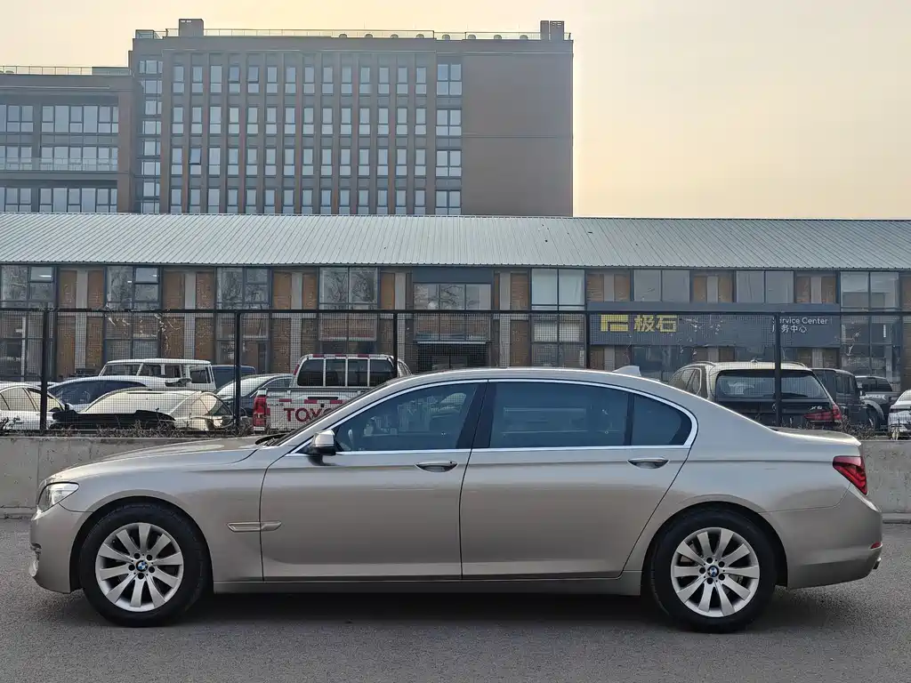 BMW 7 Series 7 2013 740Li Lead