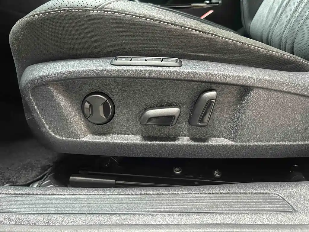 Volkswagen Passat 2025 380TSI