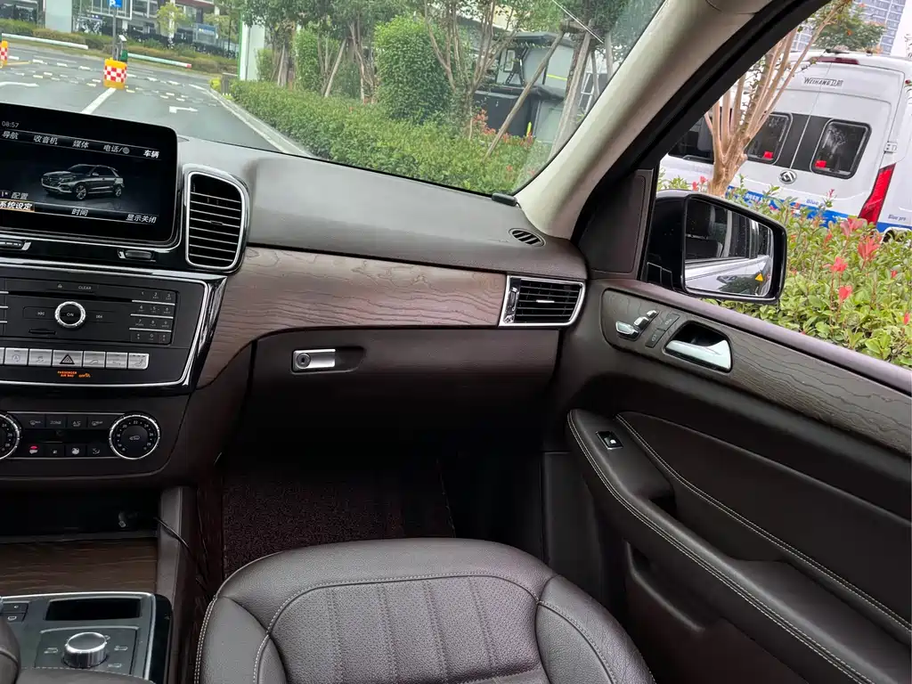 Mercedes-Benz GLE (Import) — миниатюра 17