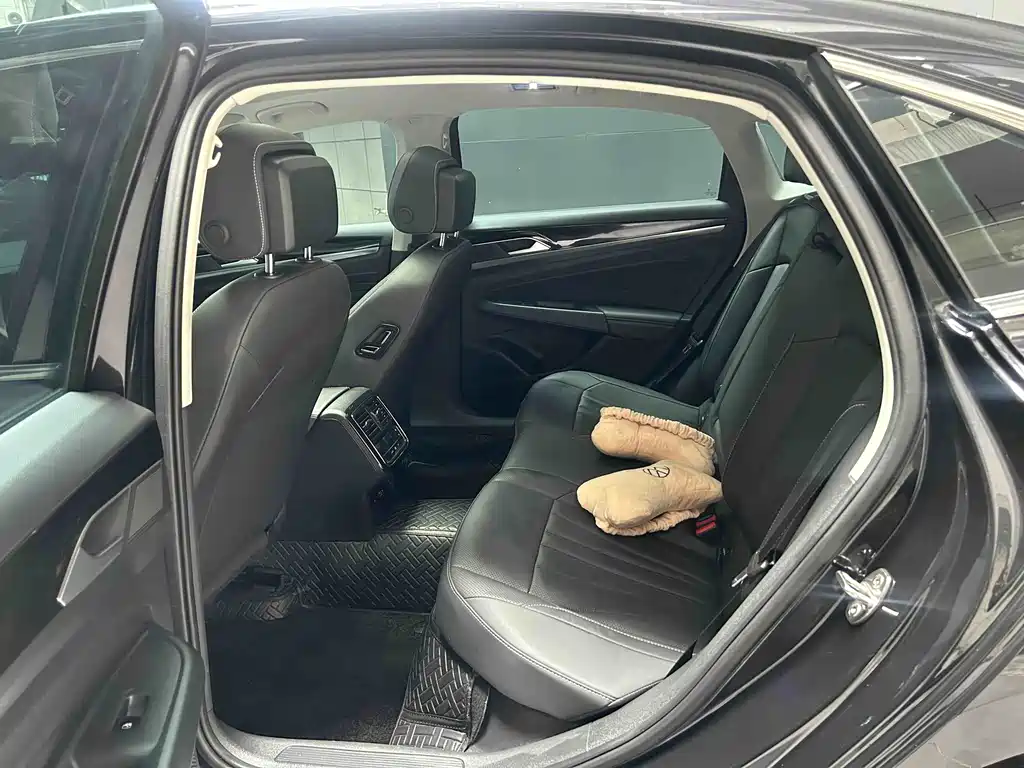 Volkswagen Passat 2025 380TSI