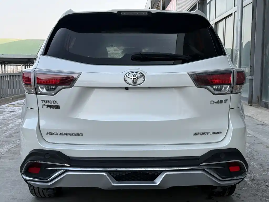 TOYOTA HIGHLANDER