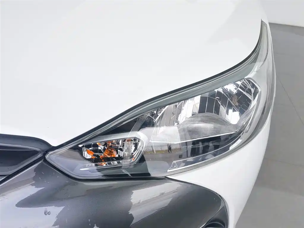 TOYOTA YARIS L ZHIXUAN