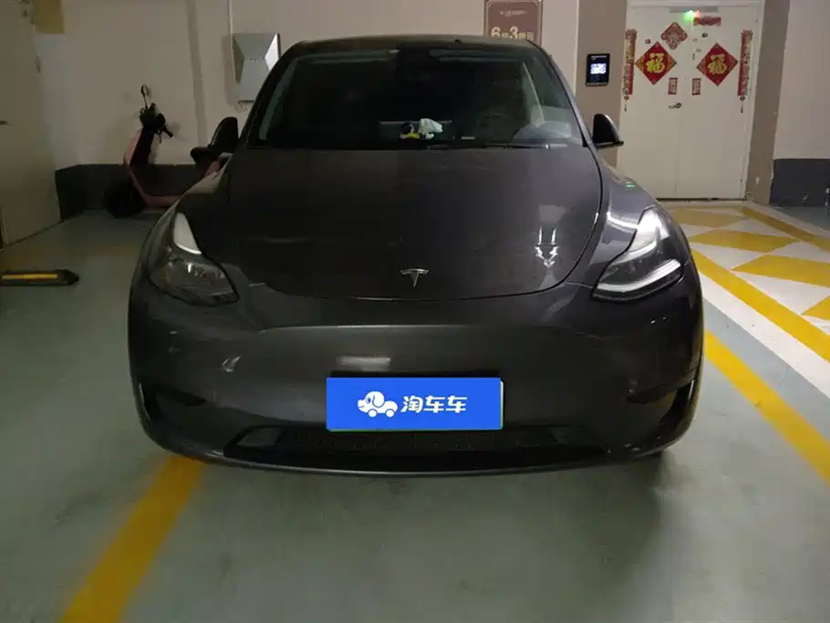 TESLA MODEL Y