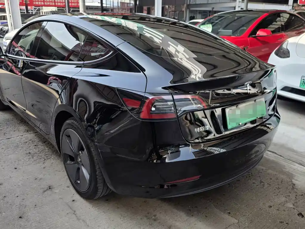 Tesla Model 3 — миниатюра 3