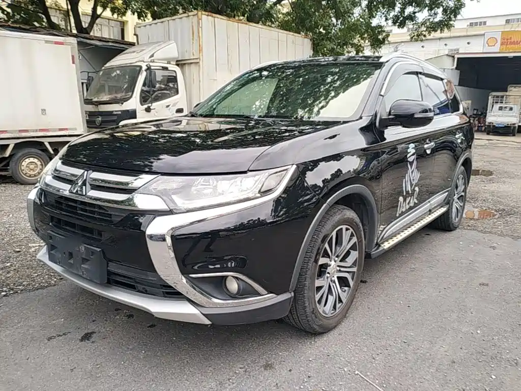 Mitsubishi Outlander 2018 2.4L Elite 5 мест