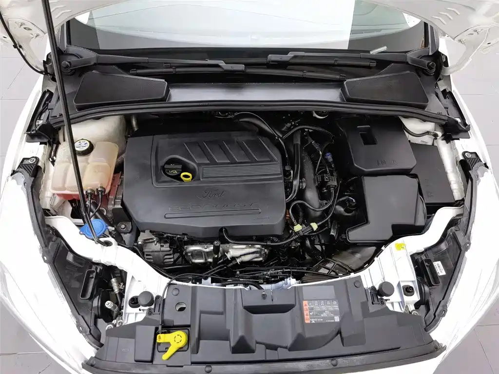 Ford Focus 2015 EcoBoost 180 AT Elite