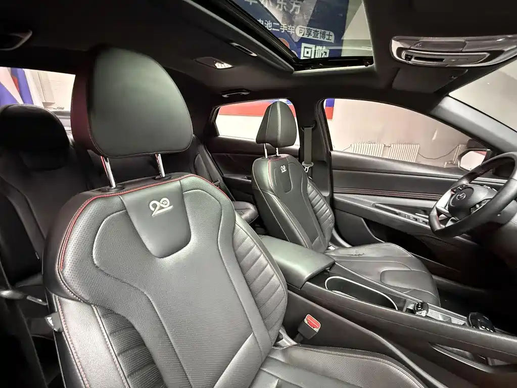 Hyundai Elantra — миниатюра 16