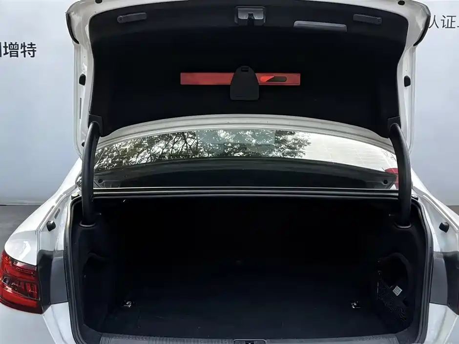 Audi A4L 2019 40 TFSI V