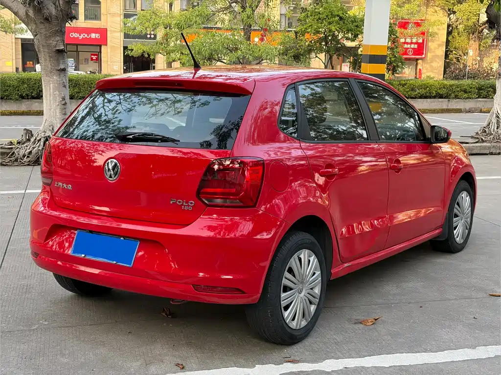 VOLKSWAGEN POLO