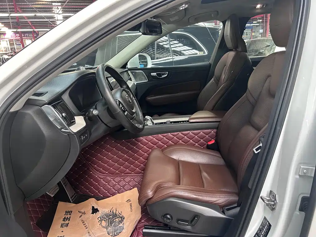 VOLVO XC60 PLUG IN HYBRID