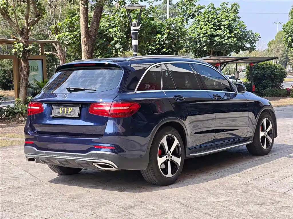 MERCEDES-BENZ GLC