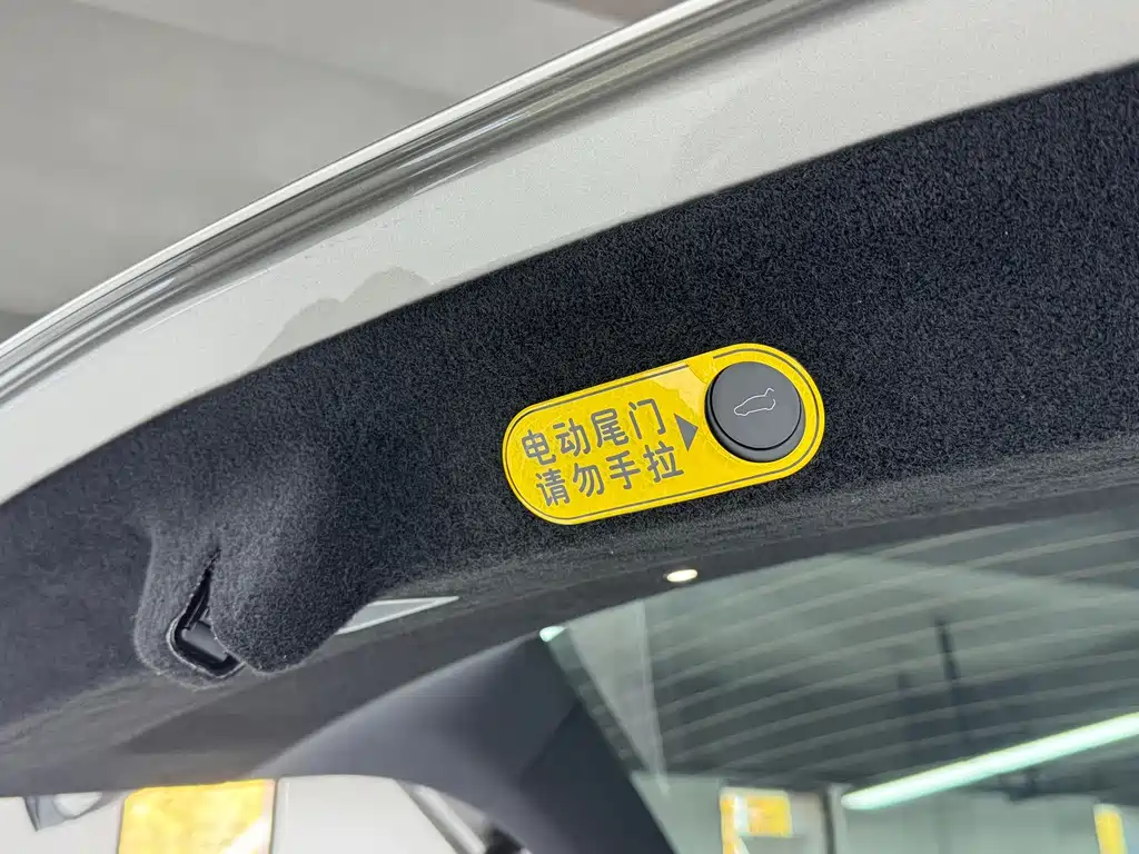 Tesla Model Y L — миниатюра 17